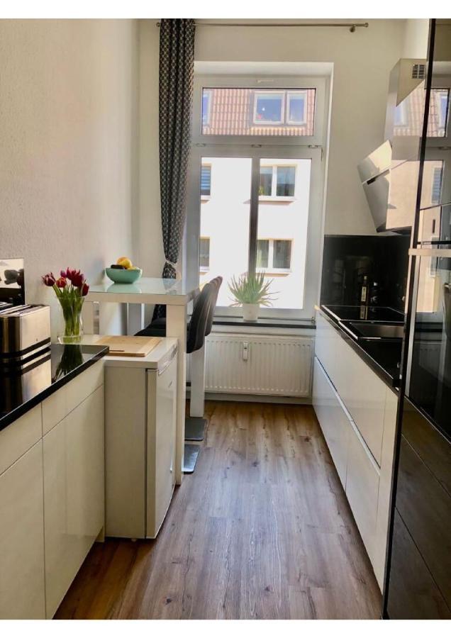 Attraktive Wohnung Mit Balkon Zum Gruenen Hinterhof Шверин Экстерьер фото