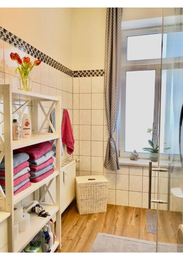 Attraktive Wohnung Mit Balkon Zum Gruenen Hinterhof Шверин Экстерьер фото